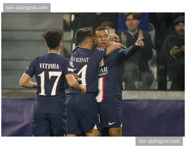 战术板:深度复盘巴黎圣日耳曼如何利用宽度击穿马赛的高位防线 战术板:深度复盘巴黎圣日耳曼如何利用宽度击穿马赛的高位防线